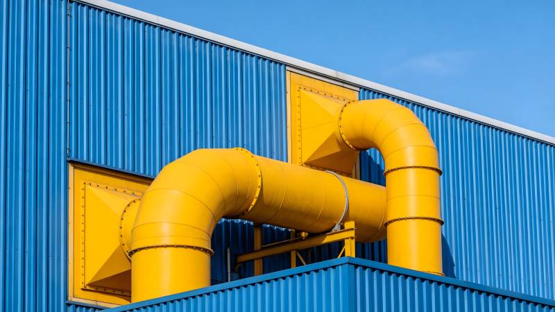 蓝墙黄管工业风图片