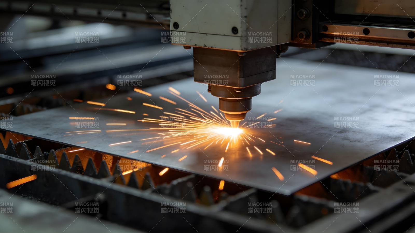 激光切割金属板图片