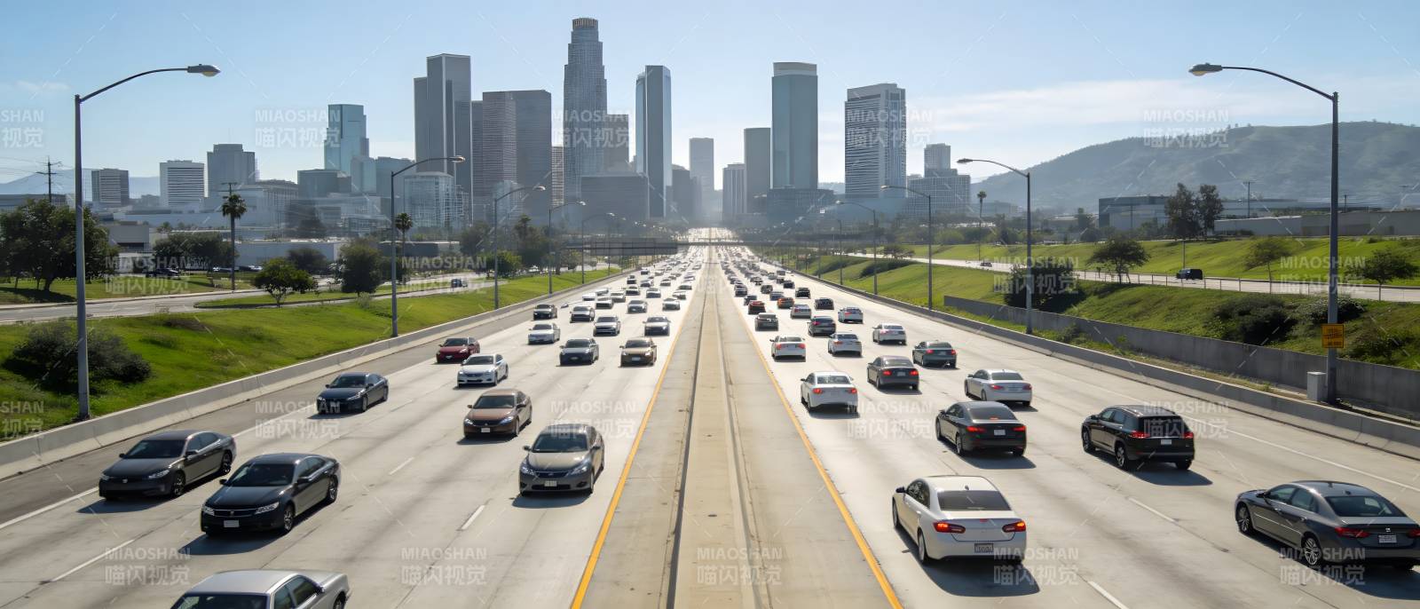 城市高速车流图图片