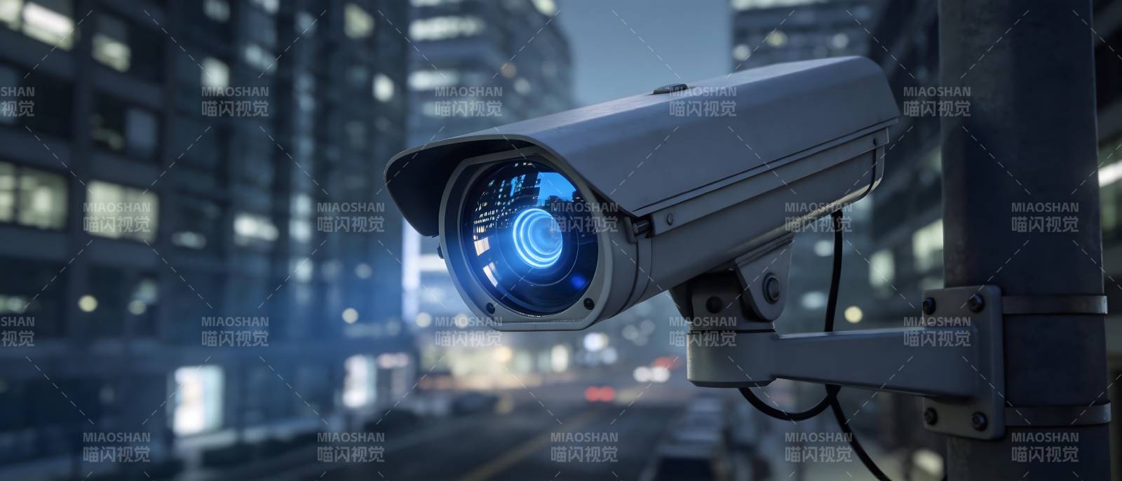 城市夜景监控摄像头图片