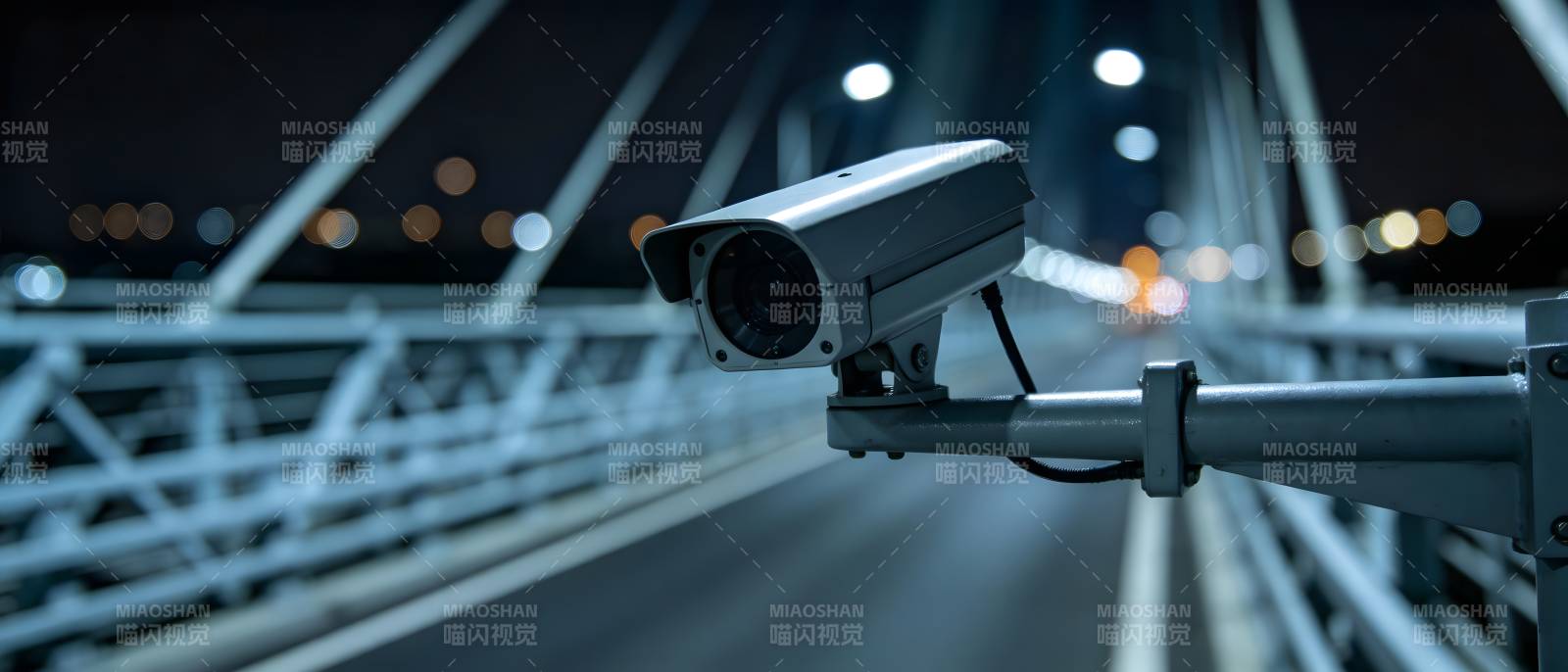 夜桥监控摄像机图片