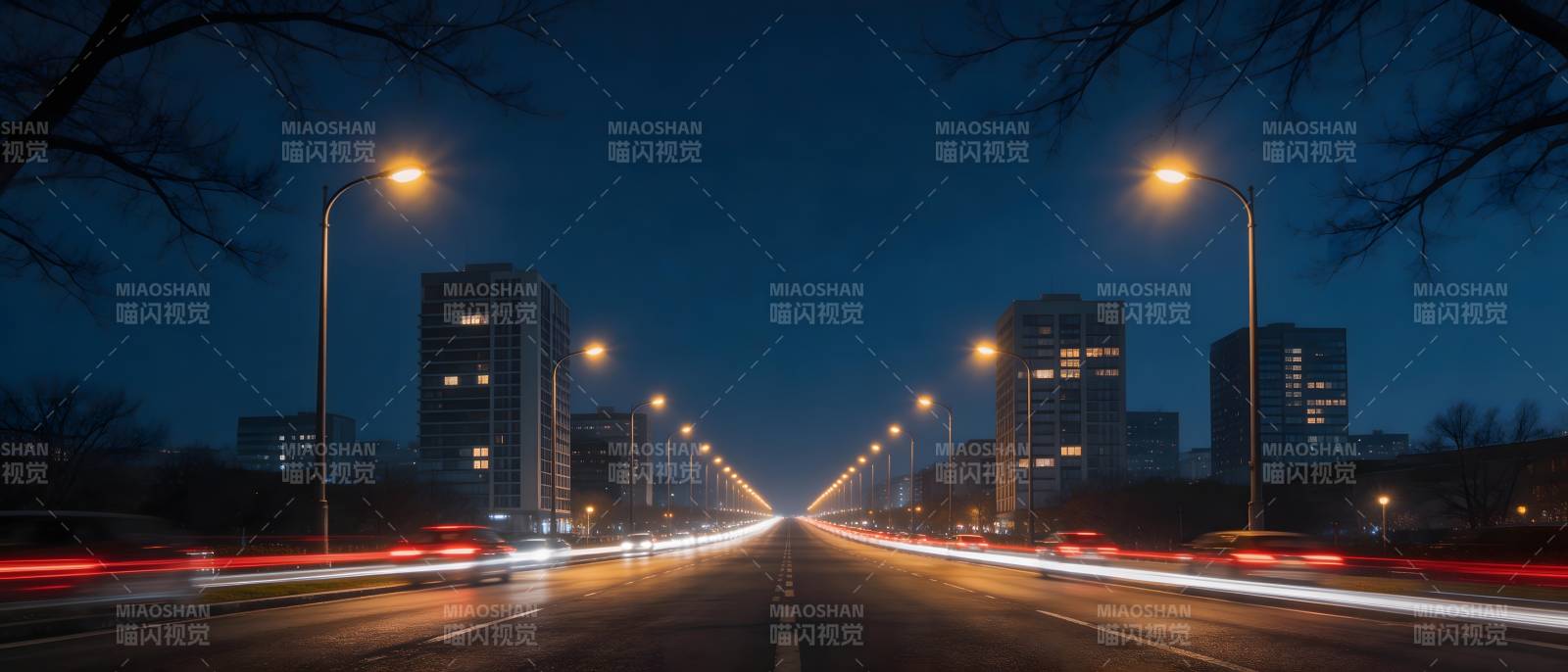 夜幕下的城市街道图片