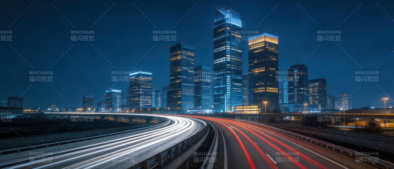 夜幕下的城市高速图片