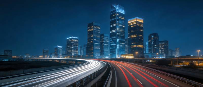 夜幕下的城市高速图片