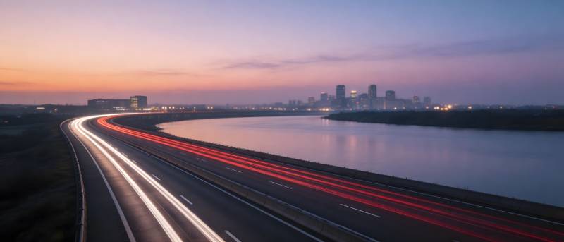 城市夜景公路光影图片