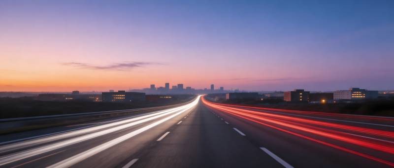城市夜景公路光影图片