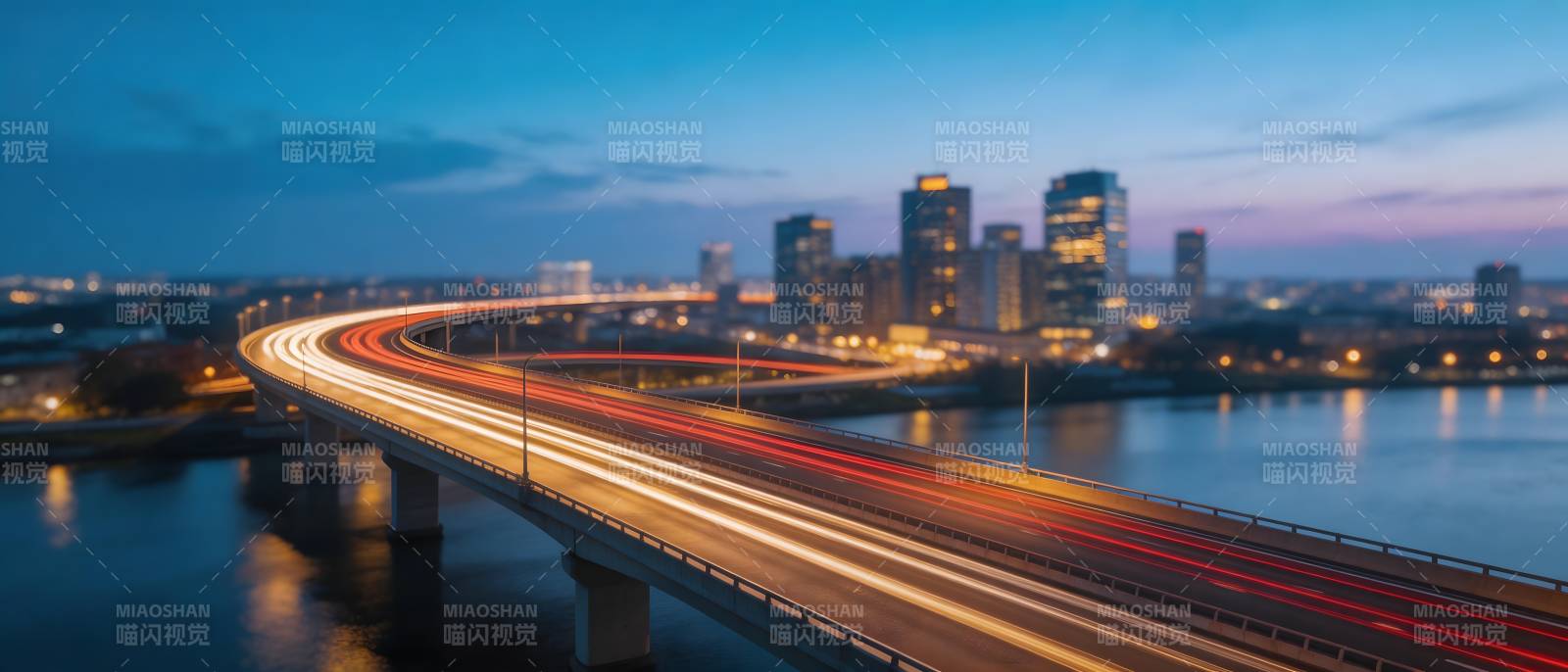 城市夜景大桥车流图片