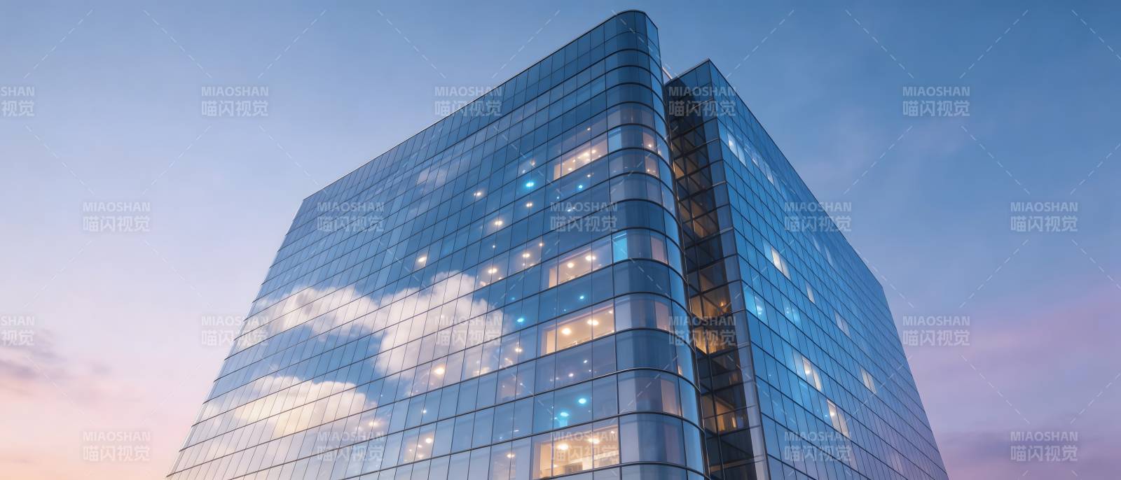 玻璃幕墙大楼夜景图片