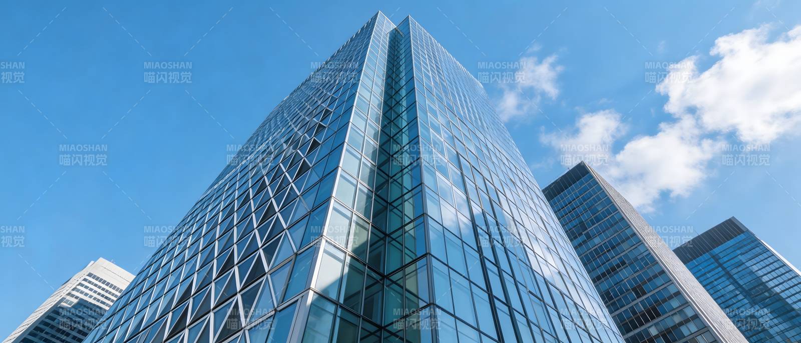 现代高楼仰拍图片