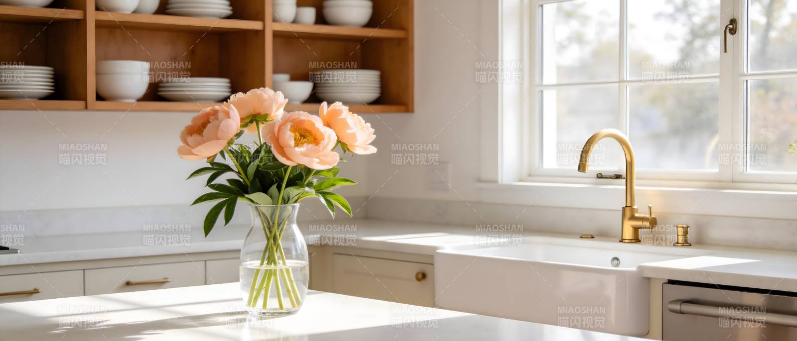 花瓶中的粉色花朵图片