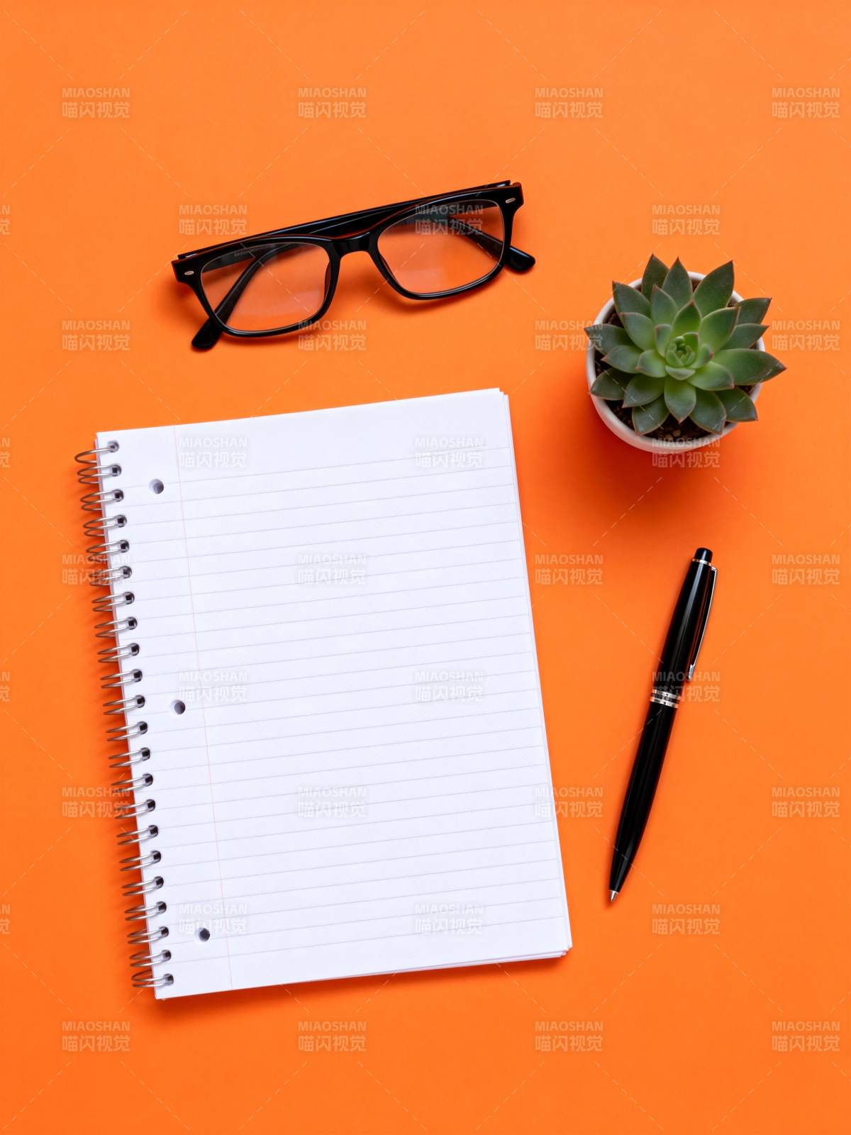橙色桌面办公物图片