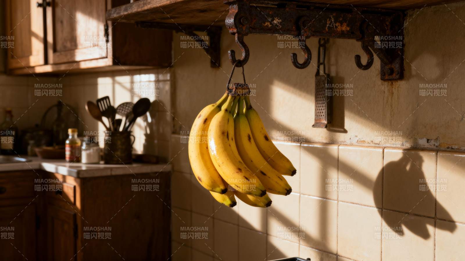 阳光下的香蕉图片