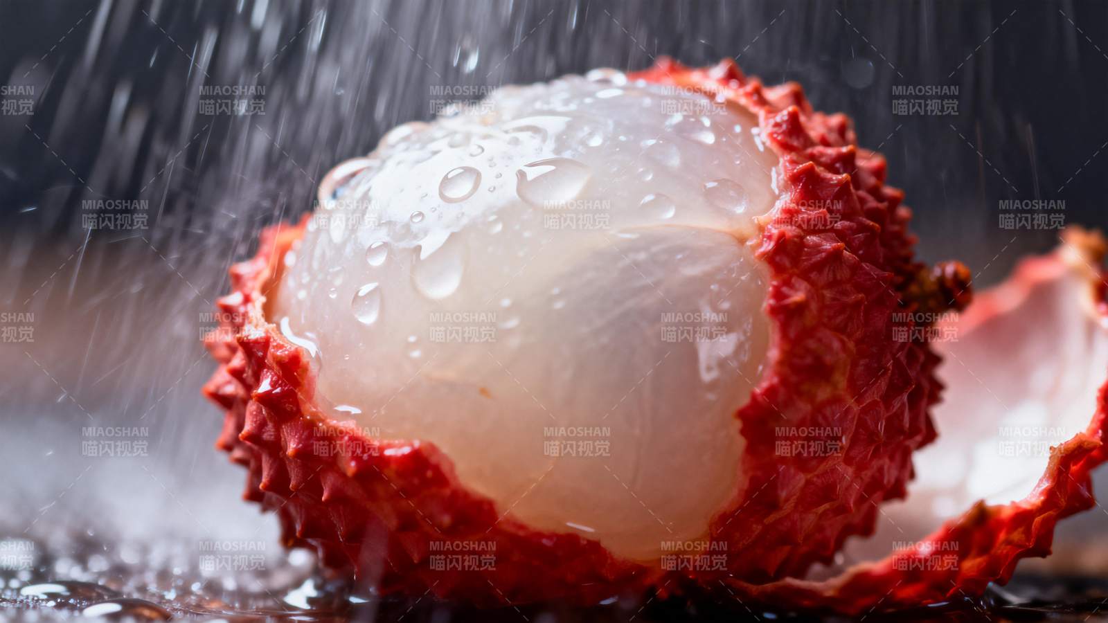 雨中荔枝 晶莹剔透图片