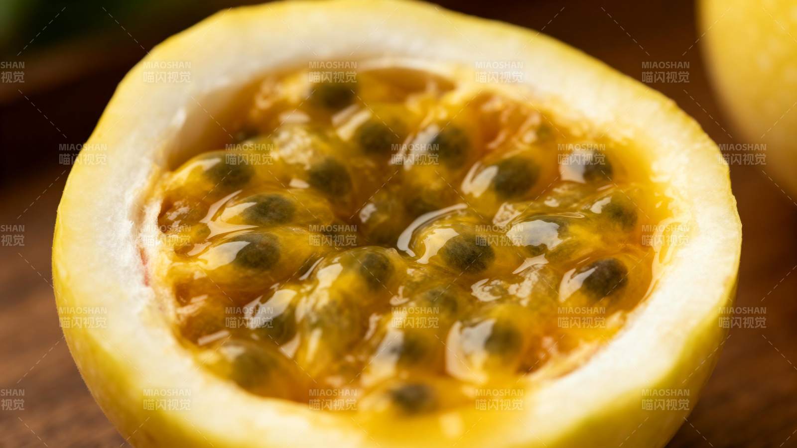 百香果切面特写图片