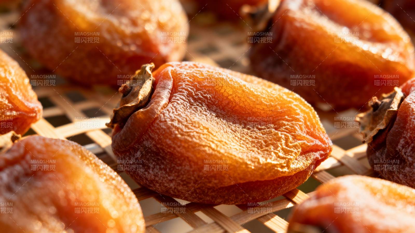 晒干的柿子图片