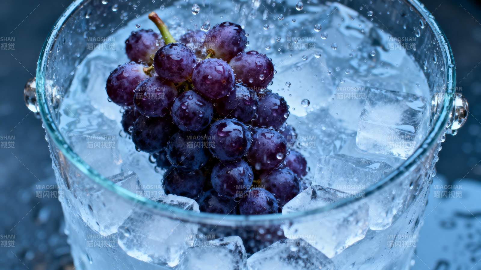 冰镇紫葡萄图片