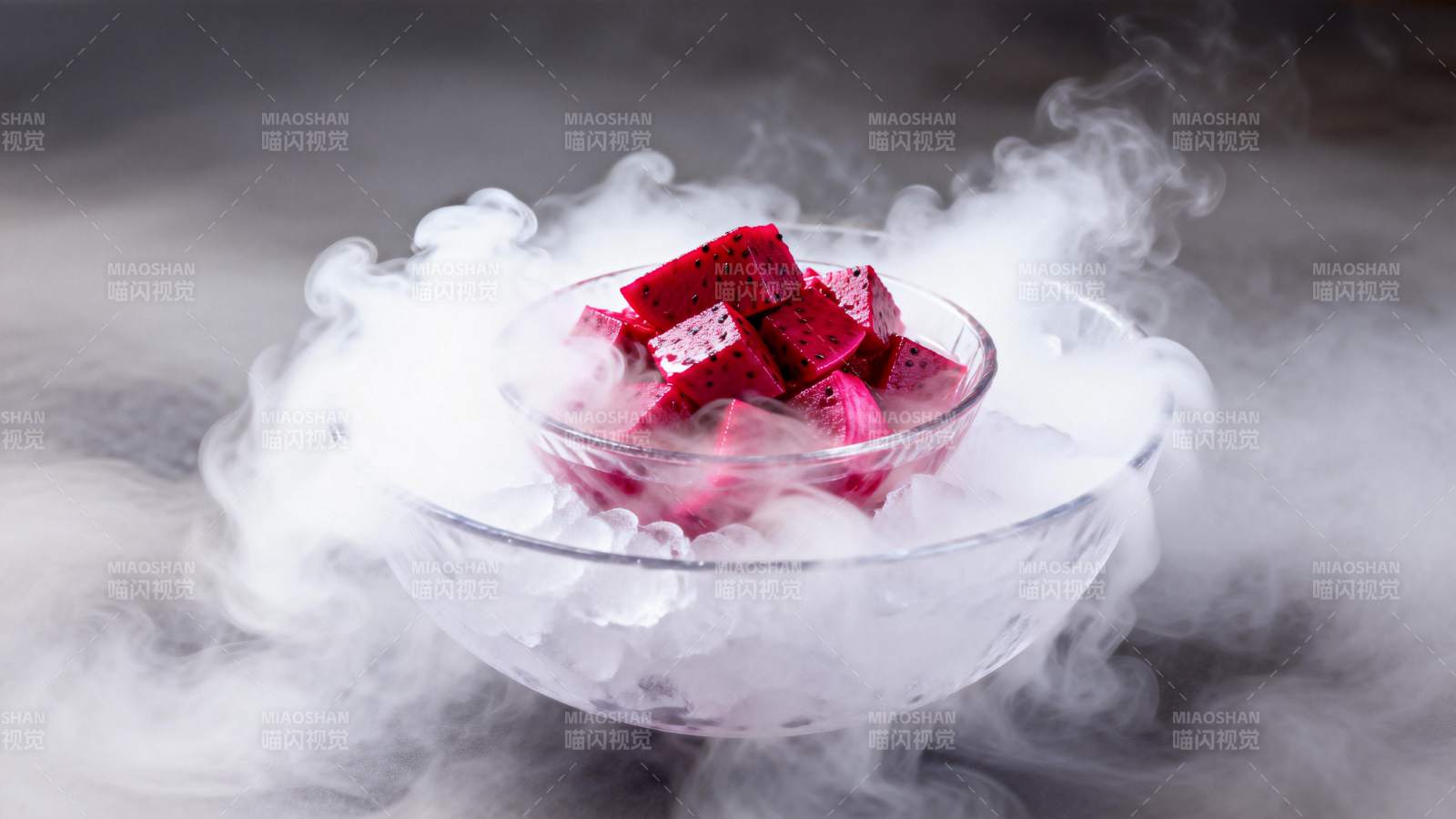 烟雾中的红糖块图片