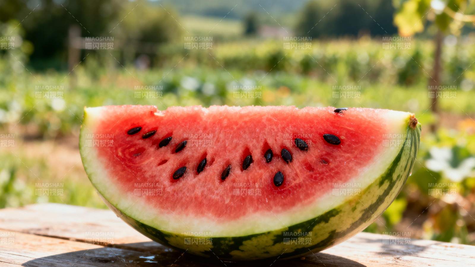 夏日西瓜切片图片