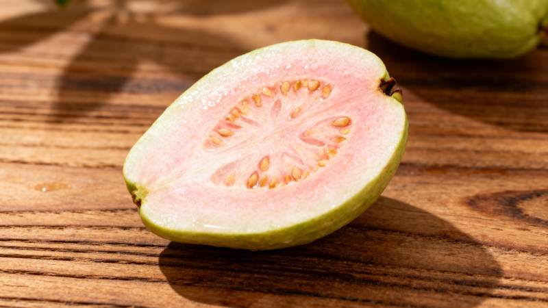 切开的番石榴图片