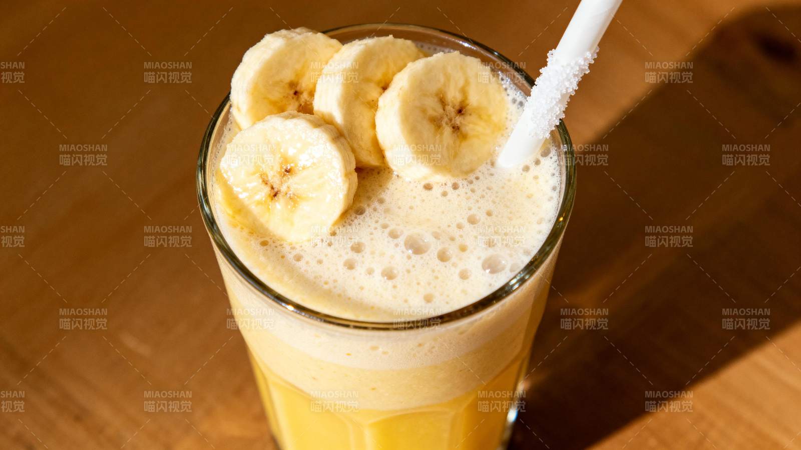 香蕉奶昔饮品图片