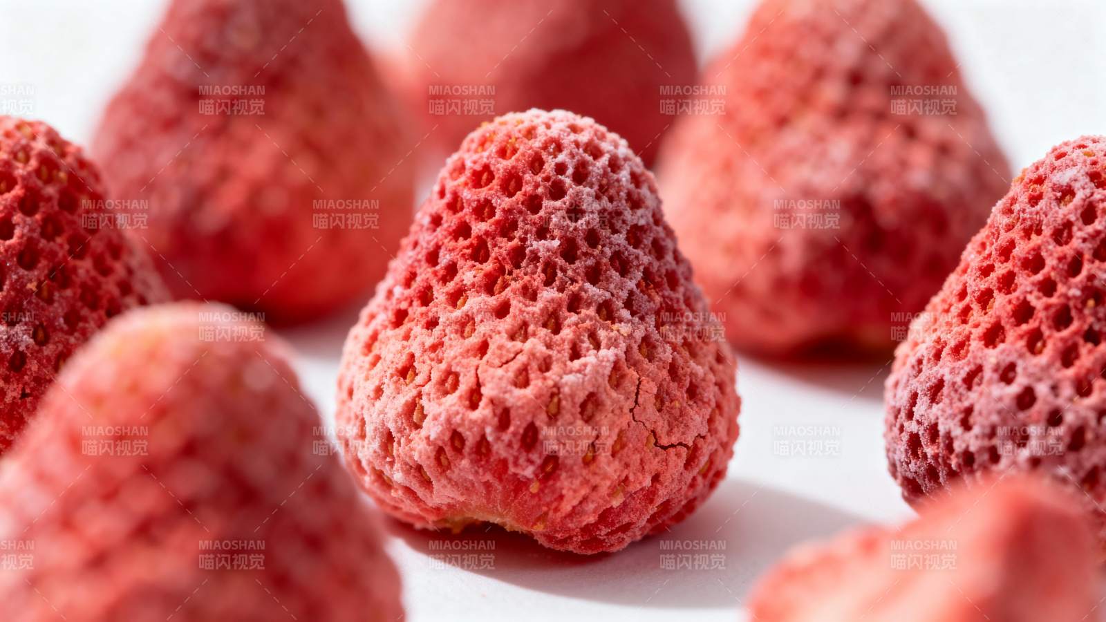 草莓特写图片