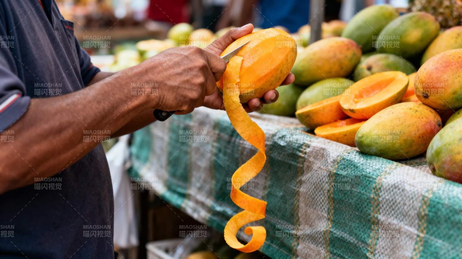 削芒果皮图片