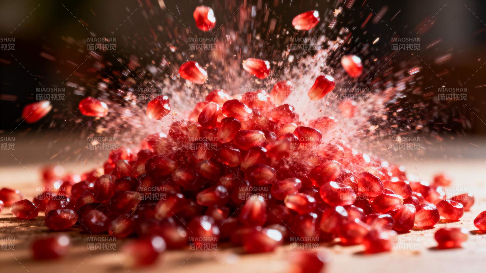 石榴籽飞溅瞬间图片