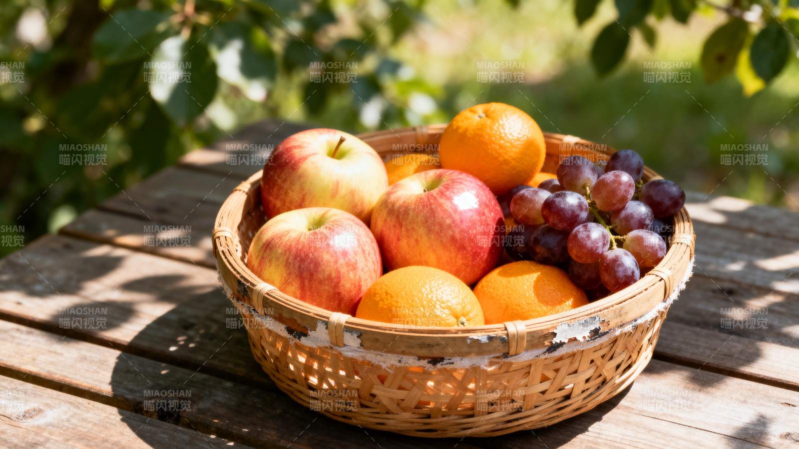 果篮满溢秋日香图片