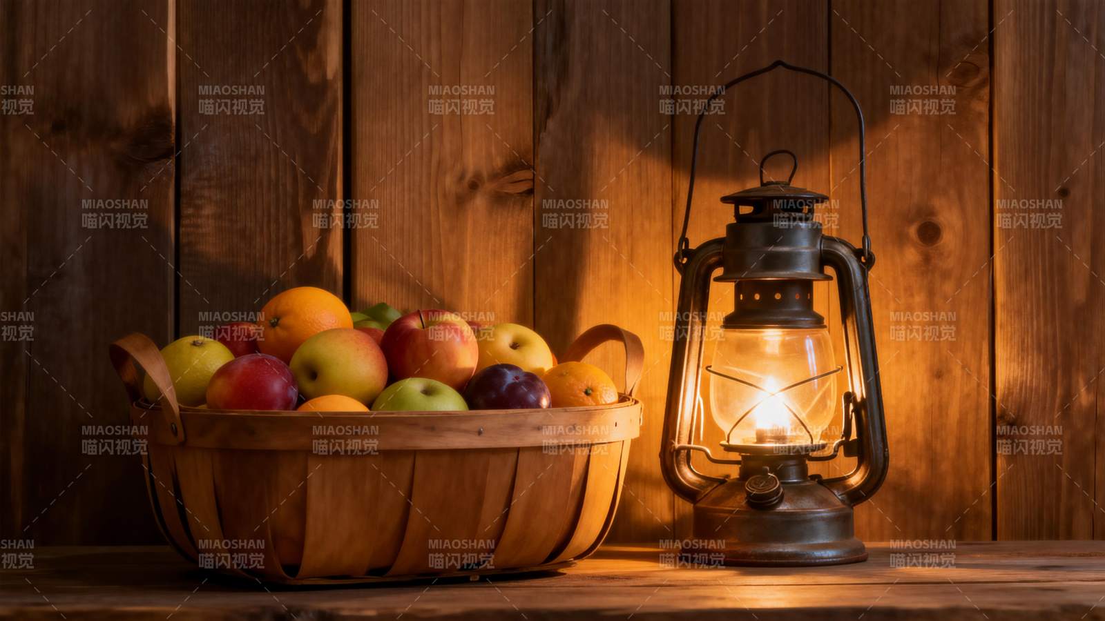 灯下果篮静谧夜图片