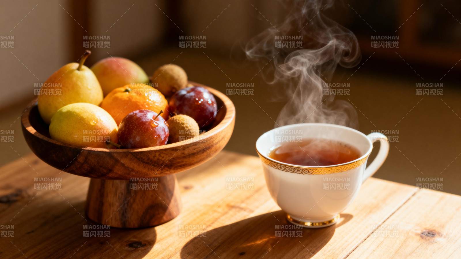 热茶与水果静物图片