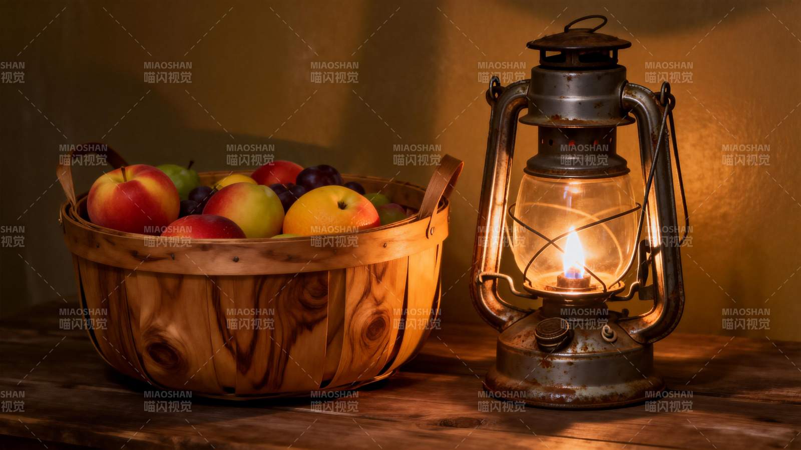 烛光下的果篮图片