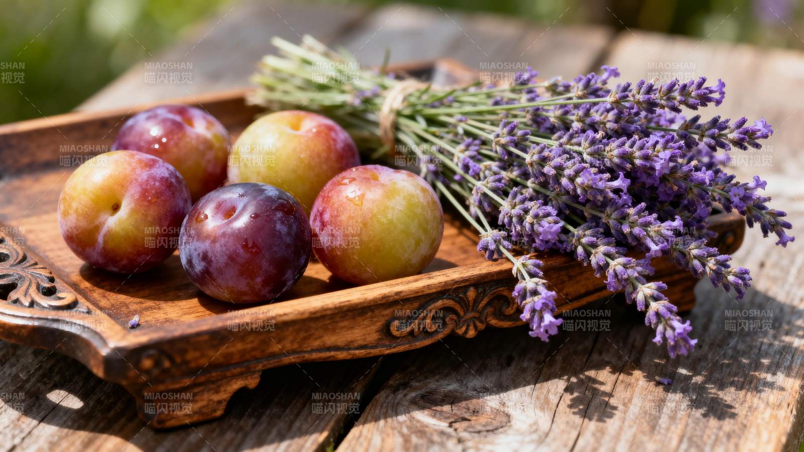 梅子与薰衣草静物图片