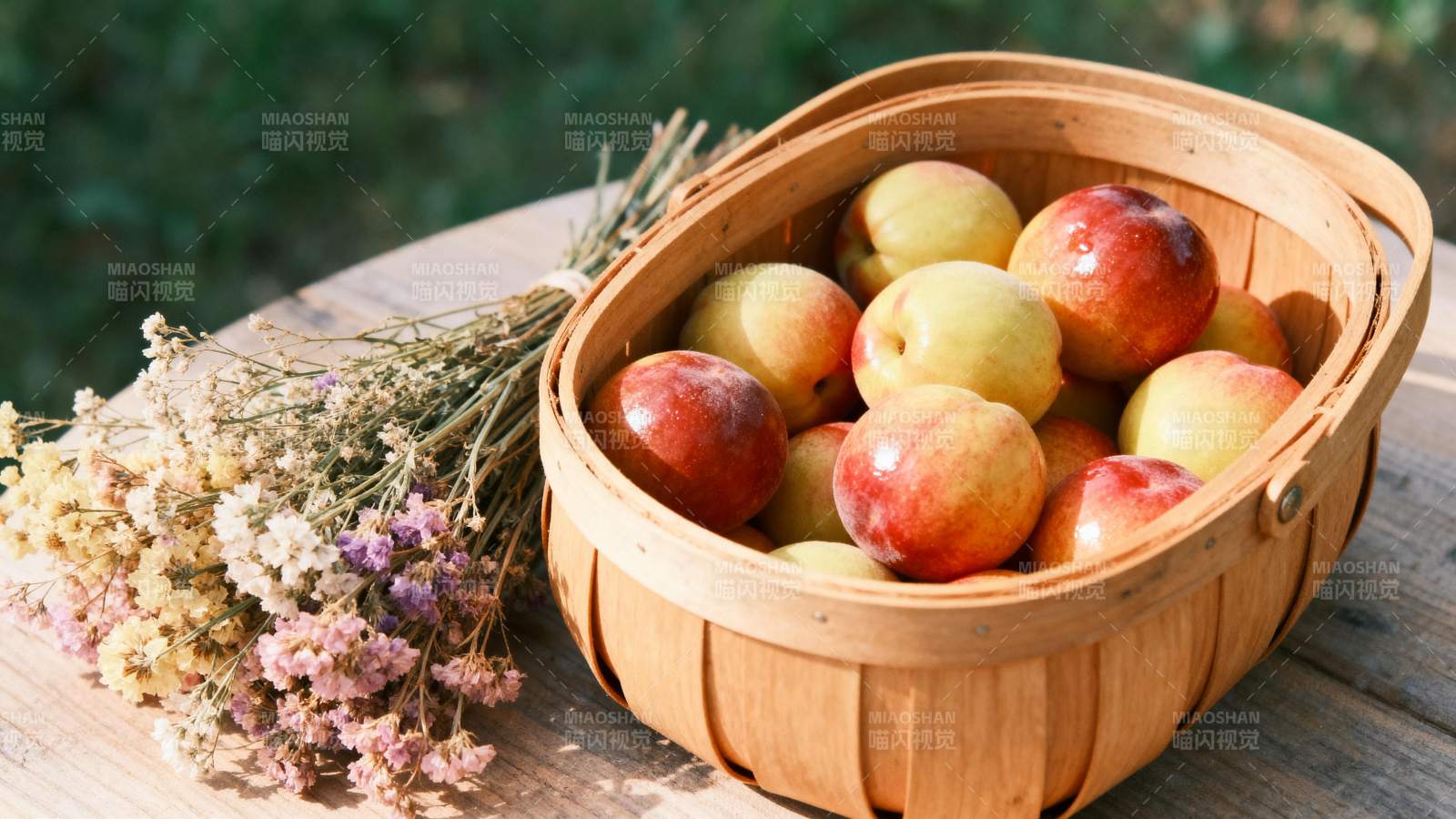 秋果篮与干花图片