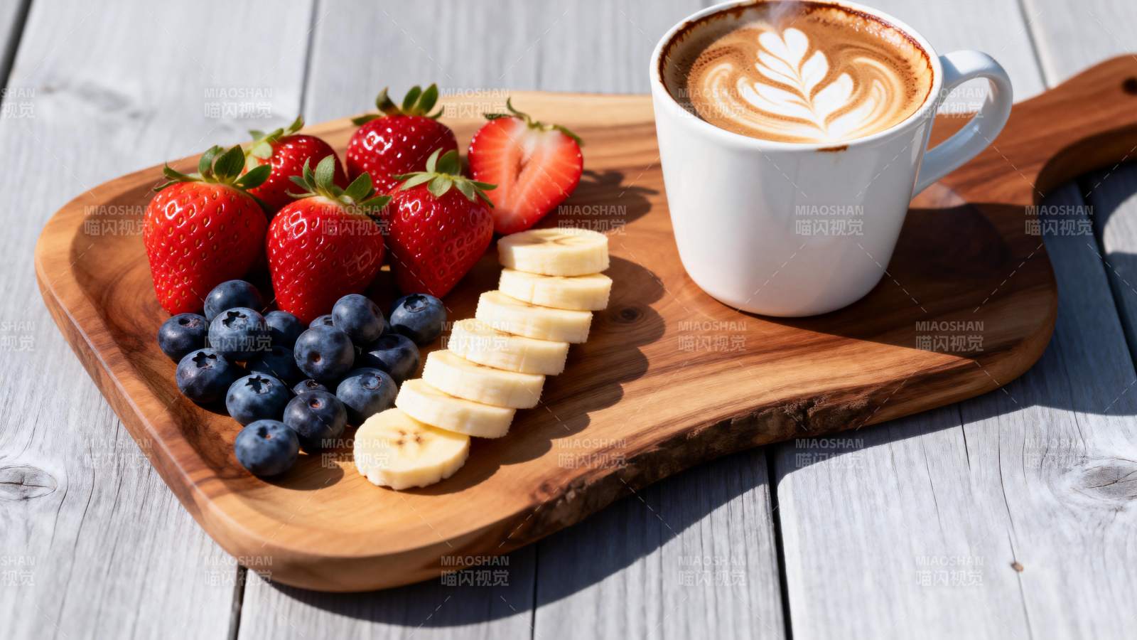 水果咖啡早餐盘图片