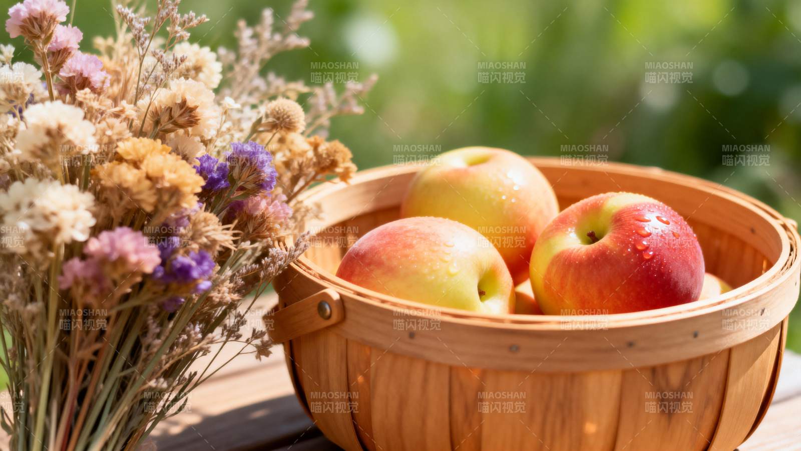 苹果与干花静物图片
