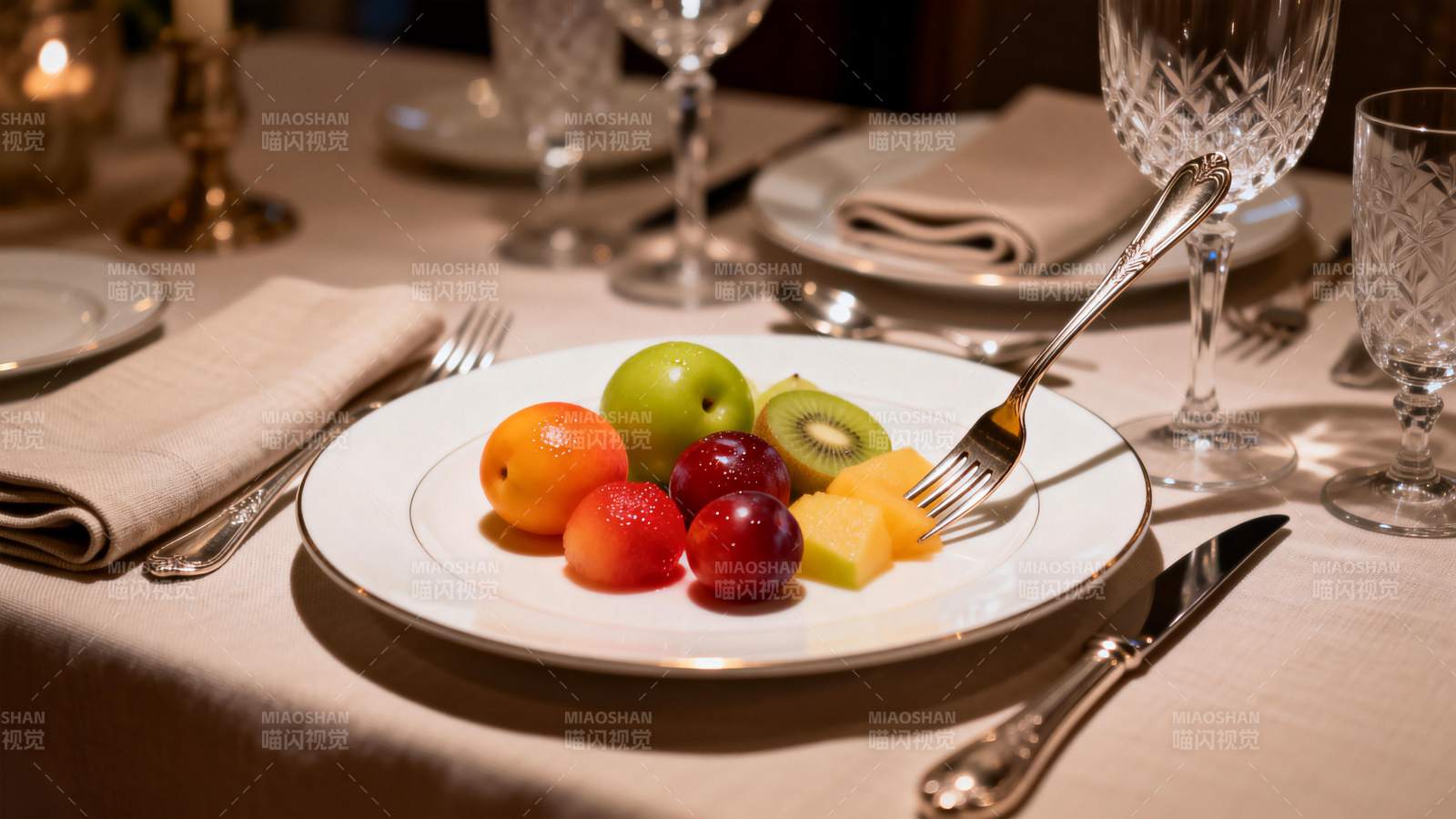 精致果盘餐桌摆设图片