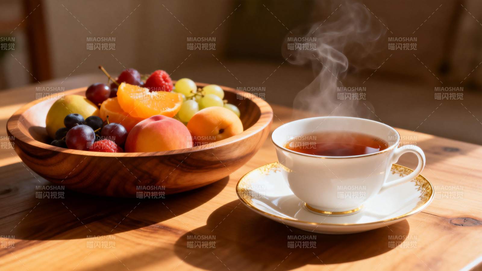 果盘与热茶图片