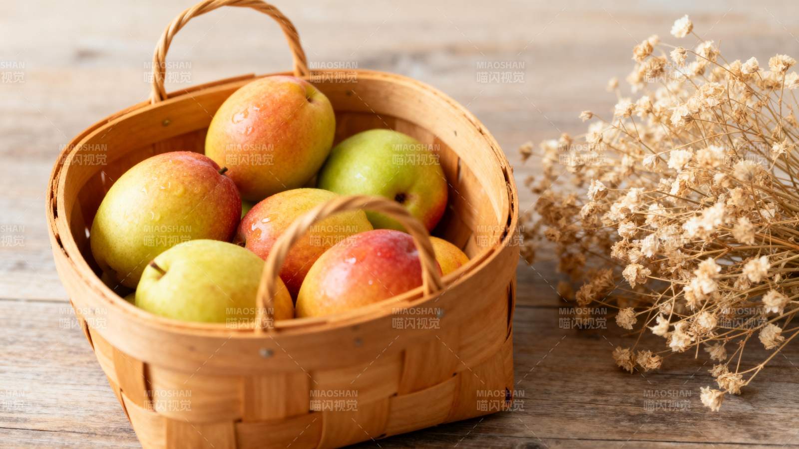 篮中苹果静谧美图片