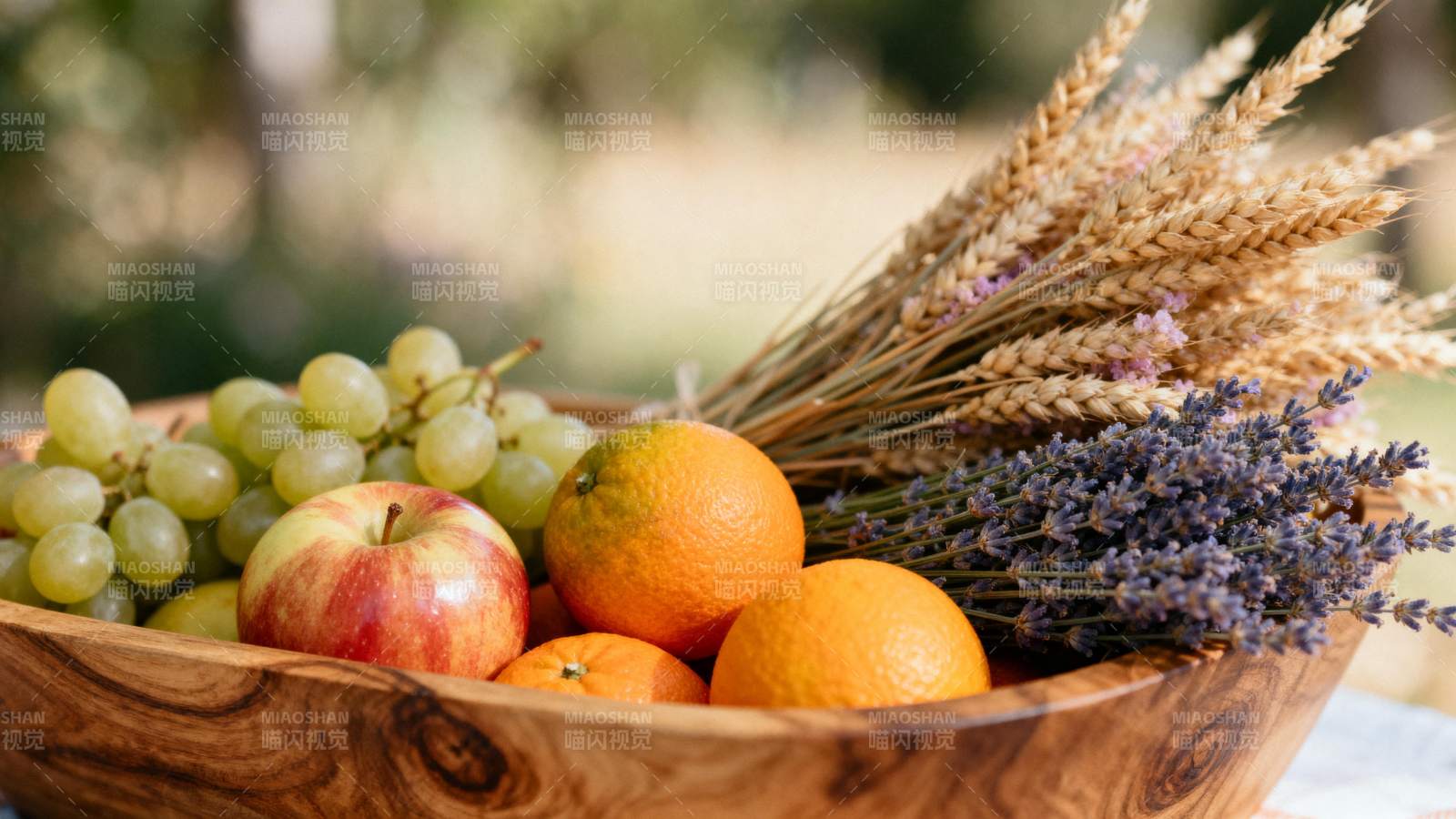 秋日丰收果篮图片