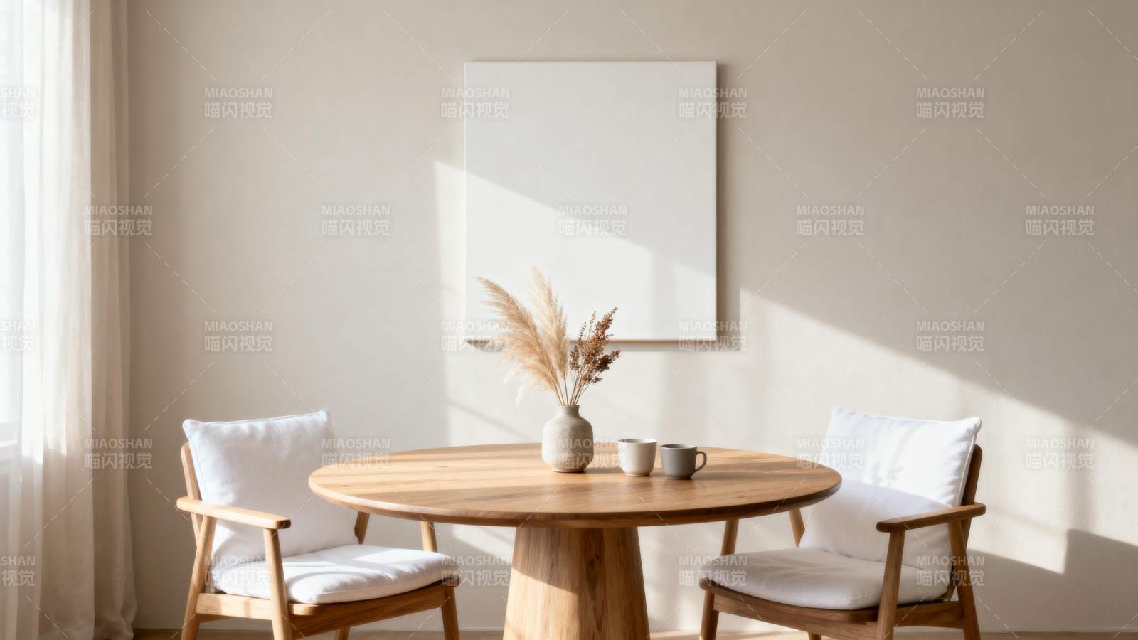 简约餐桌布置图片