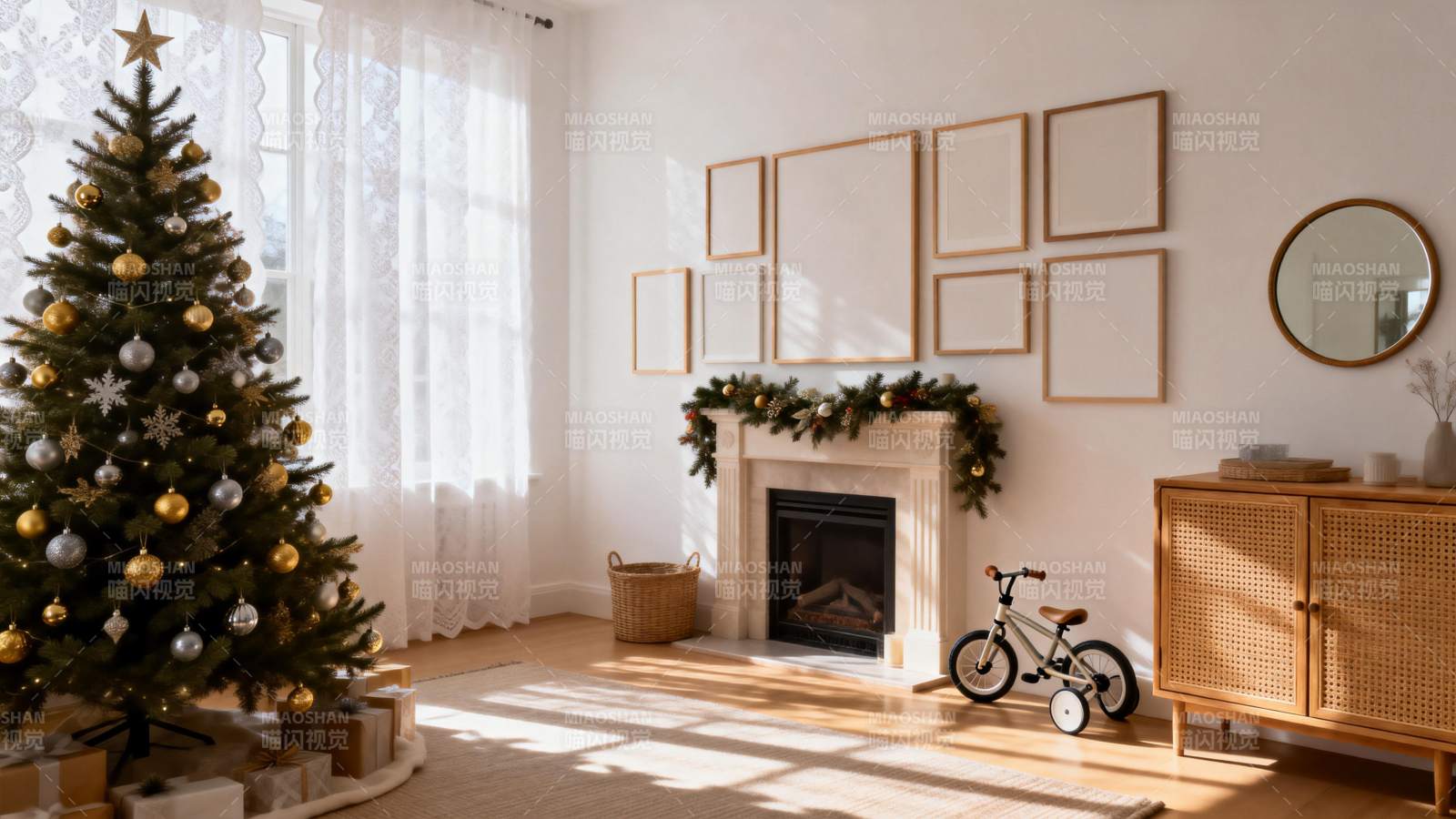 圣诞树旁的温馨客厅图片