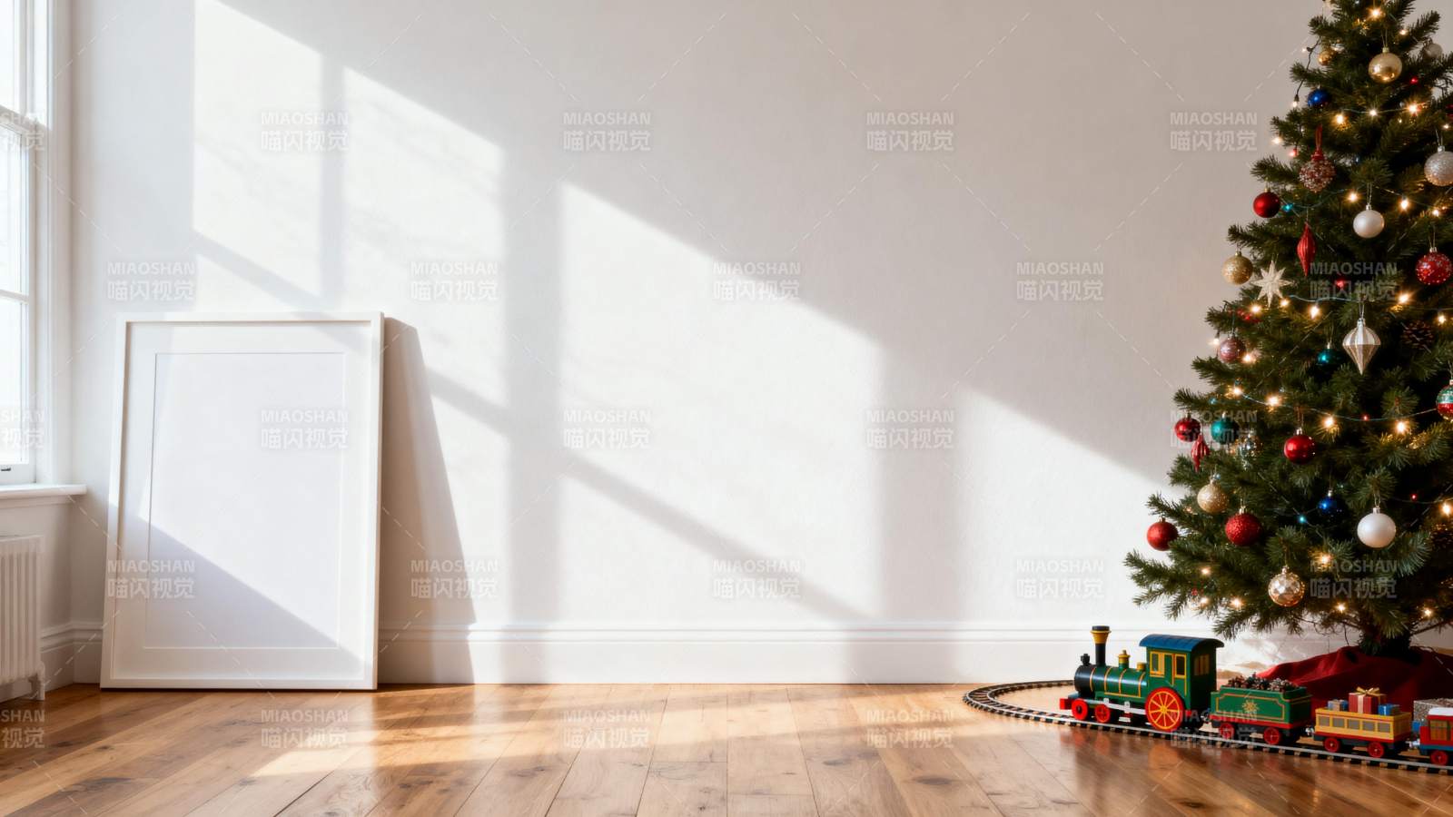 圣诞树旁的温馨角落图片