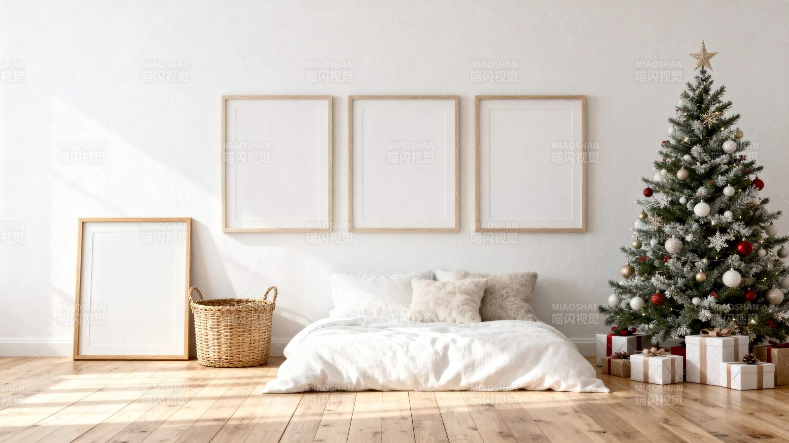 圣诞树旁的温馨卧室图片