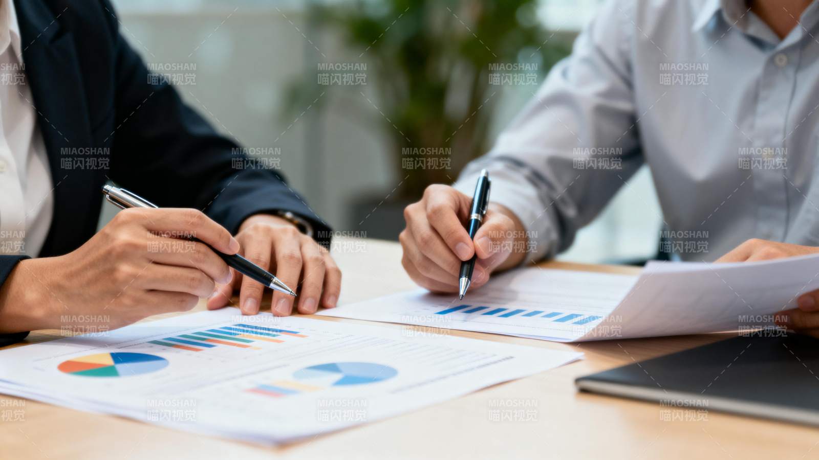 商务会议讨论图表图片