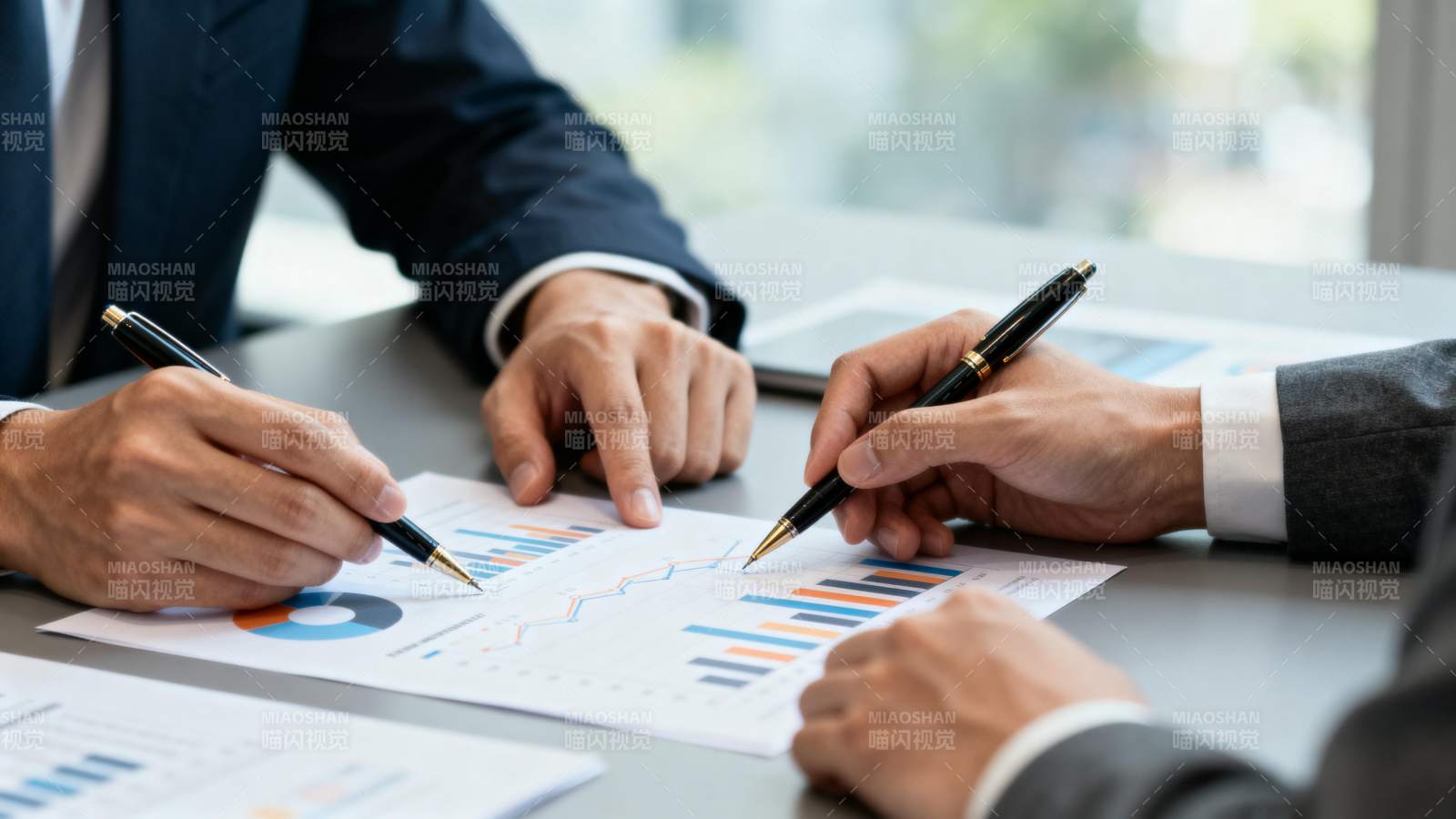 商务会议讨论图表图片