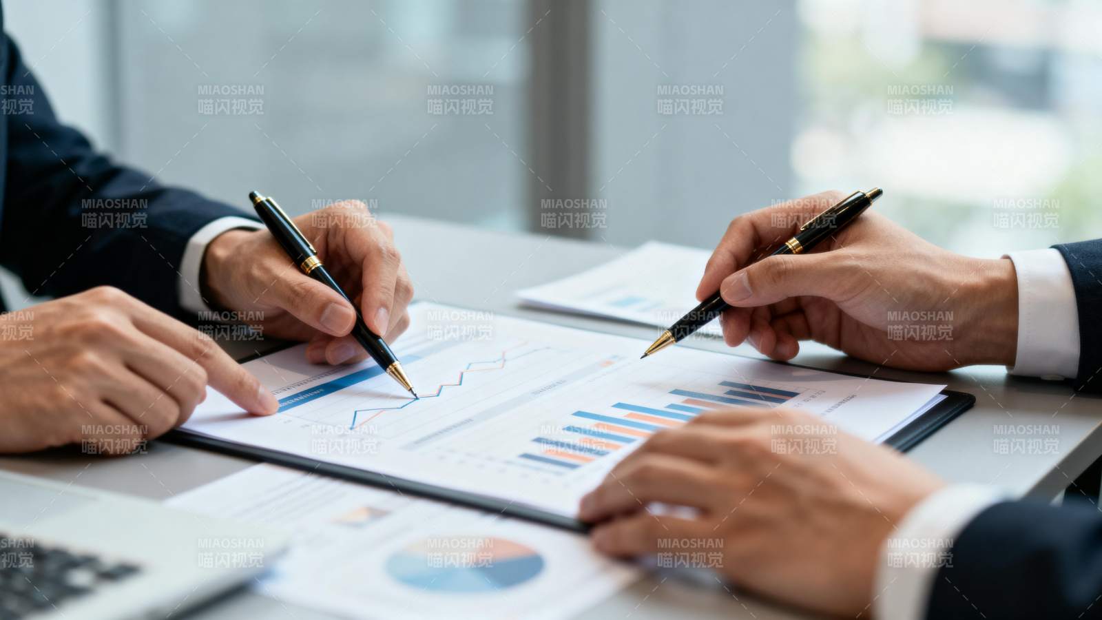 商务会议讨论图表图片