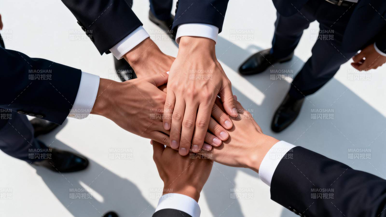 团结协作 共赴未来图片