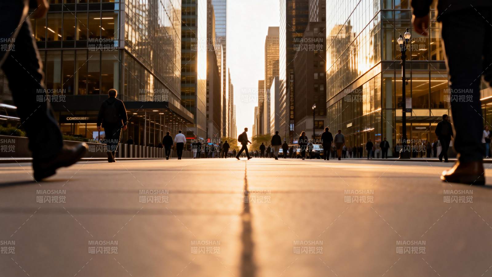 都市晨光行迹图片