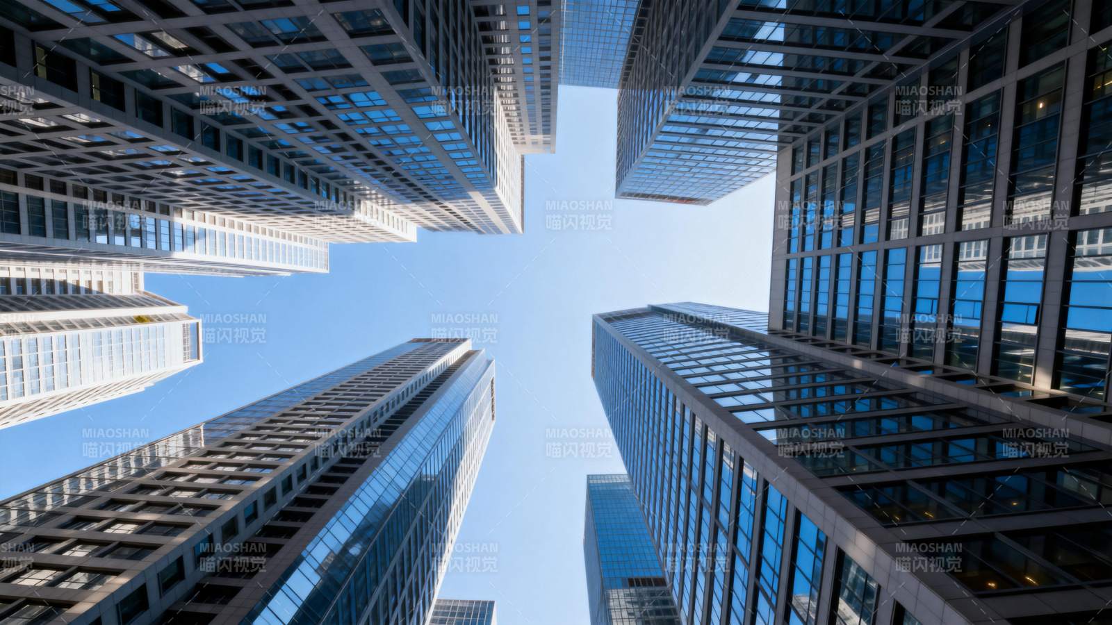 摩天大楼仰视图图片