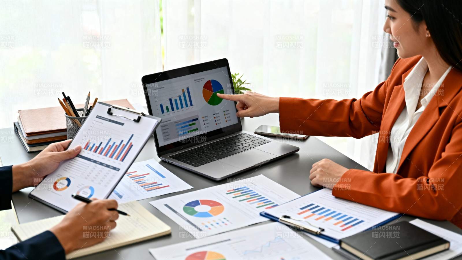 商务会议分析数据图片